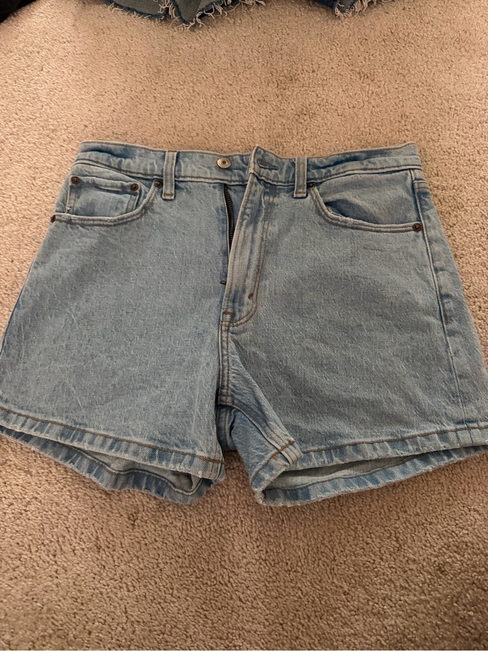 Abercrombie mom shorts size 28 4” inseam